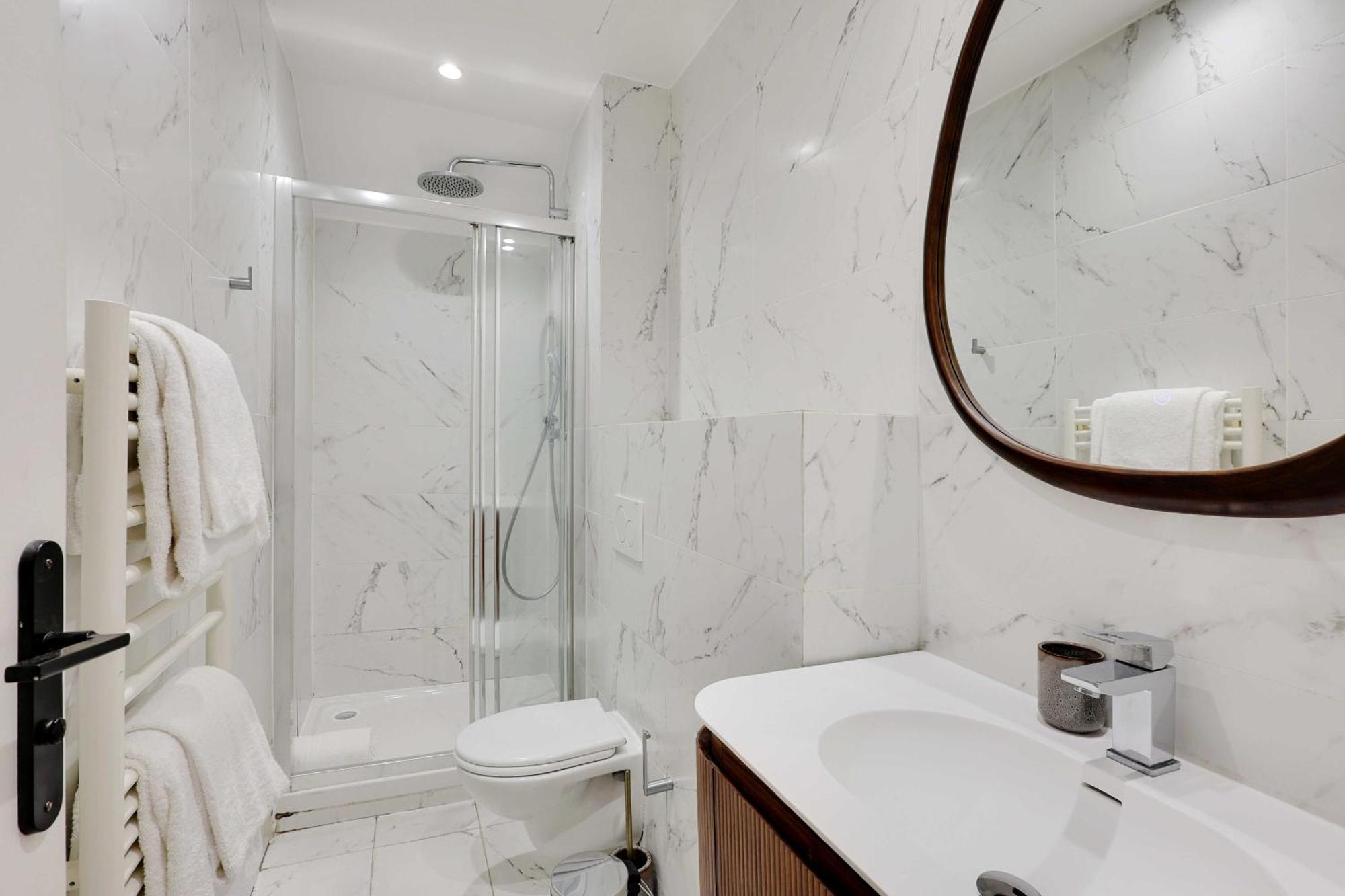 Elegant - 2bd 6p - De *